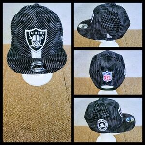 LAS VEGAS RAIDERS NFL FOOTBALL SNAPBACK HAT.